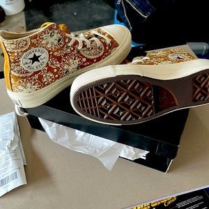 New In Box Ladies Converse